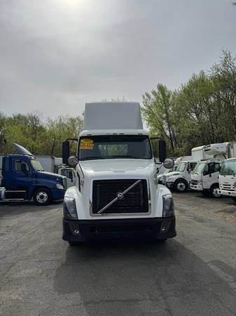 check-out-this-spotless-2012-volvo-vnl-daycab-semi-with-2725-central-19999-staten-island-big-2
