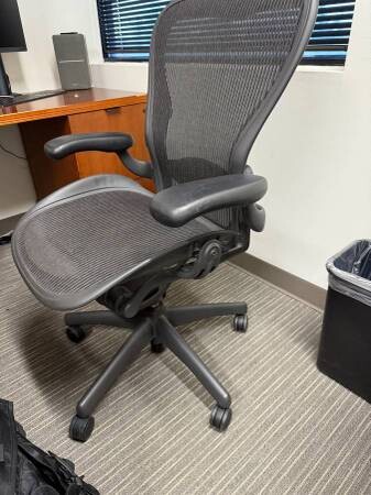 herman-miller-aeron-base-chair-size-c-like-new-400-industry-city-big-0