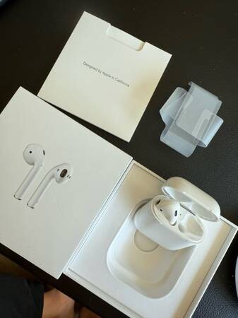 airpods-1st-generation-30-manhattan-big-0