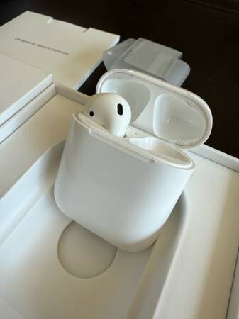 airpods-1st-generation-30-manhattan-big-1