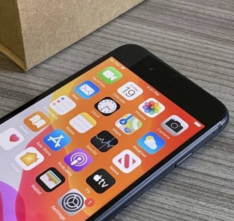 apple-iphone-8-space-grey-64gb-unlocked-new-condition-160-chelsea-big-2