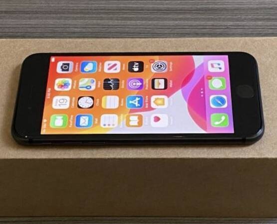 apple-iphone-8-space-grey-64gb-unlocked-new-condition-160-chelsea-big-1