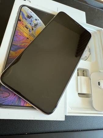 iphone-xs-max-64gb-silver-290-manhattan-big-1