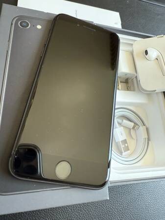 iphone-8-64gb-black-140-manhattan-big-1