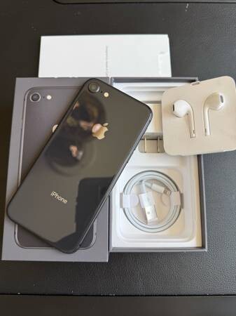 iphone-8-64gb-black-140-manhattan-big-0